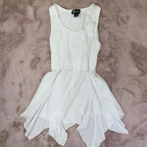 Y2K white cotton gauze peasant top with delicate embroidery hankercheif hem